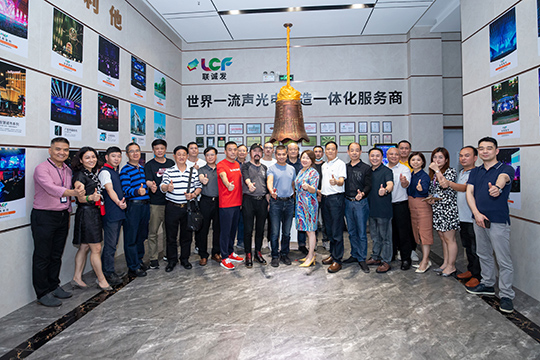 中國演藝設(shè)備技術(shù)協(xié)會(huì)福建省辦事處、福建省演藝設(shè)備技術(shù)協(xié)會(huì)領(lǐng)導(dǎo)一行蒞臨聯(lián)誠發(fā)參觀考察